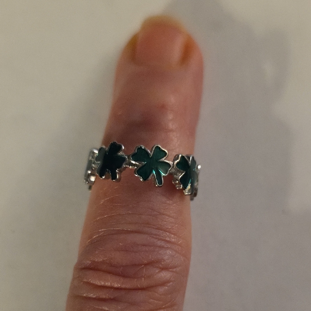 Silver and Green Clover Ring Size 8